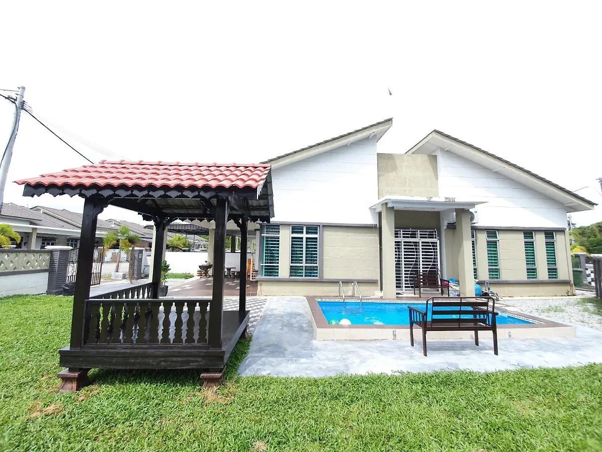 Mak Inn Village- Private Pool, Bbq Set, Melayu Sahaja Melaka