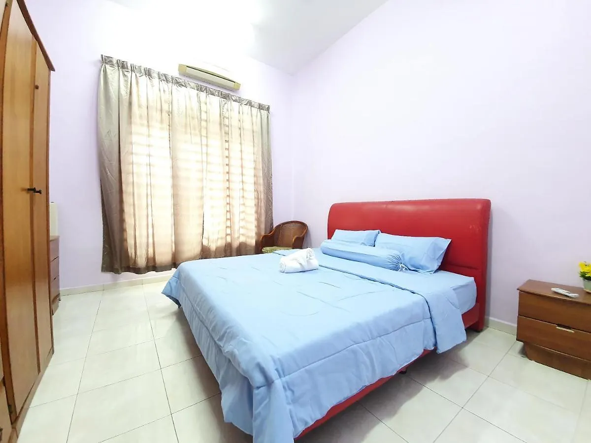 Mak Inn Village- Private Pool, Bbq Set, Melayu Sahaja Malacca 0*,  Malaysia